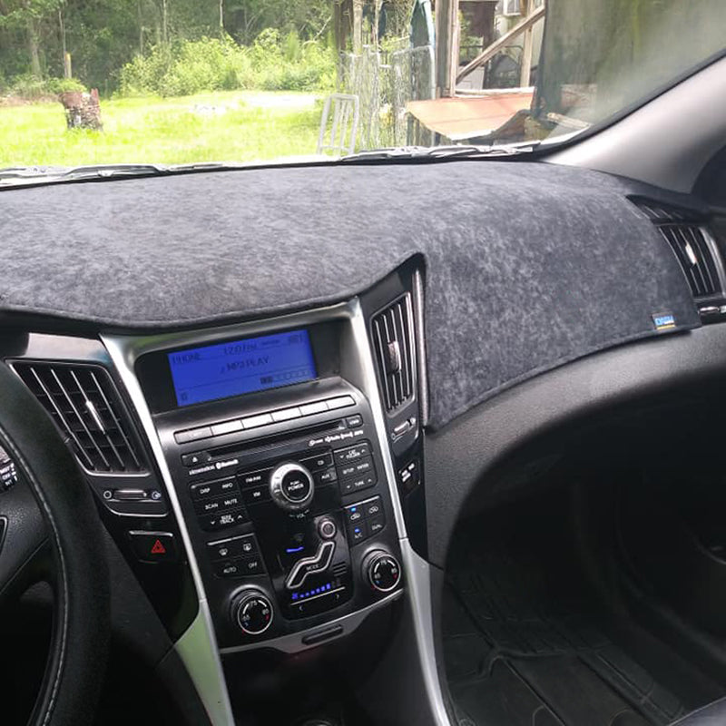 Brushed Suede Charcoal dash cover in Hyundai